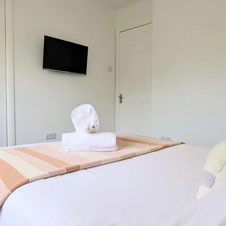 Dom wakacyjny The Willows With Parking *