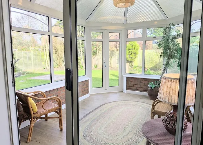 Dom wakacyjny The Willows With Parking *