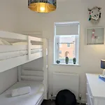 The Willows With Parking Holiday home