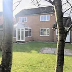 The Willows With Parking Holiday home