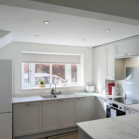 度假居 The Willows With Parking