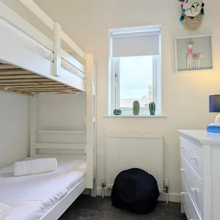 The Willows With Parking Holiday home *