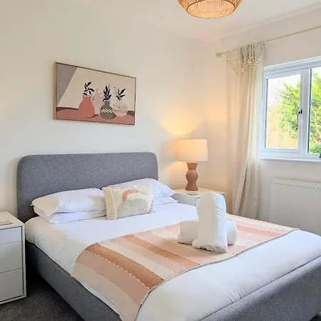 The Willows With Parking Holiday home York