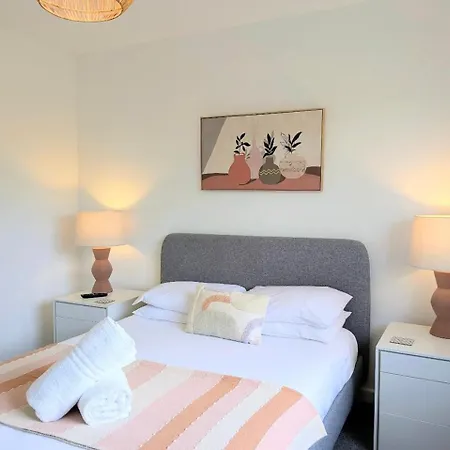 The Willows With Parking Holiday home *