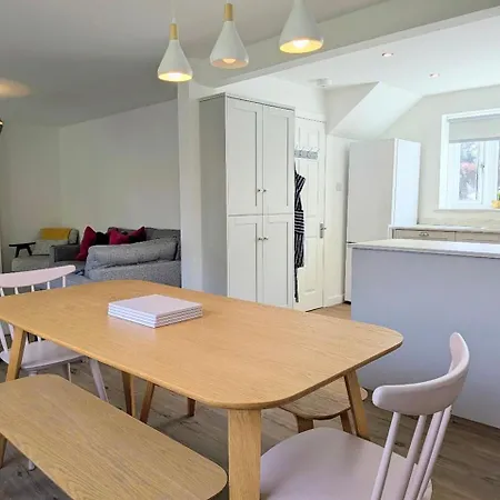 Holiday home The Willows With Parking *