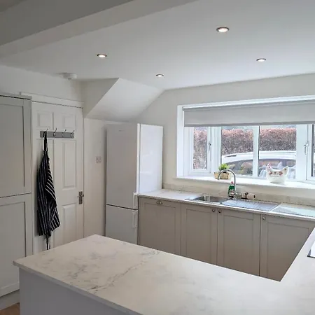 The Willows With Parking Holiday home *