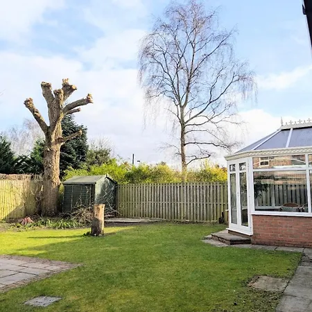 Holiday home The Willows With Parking *