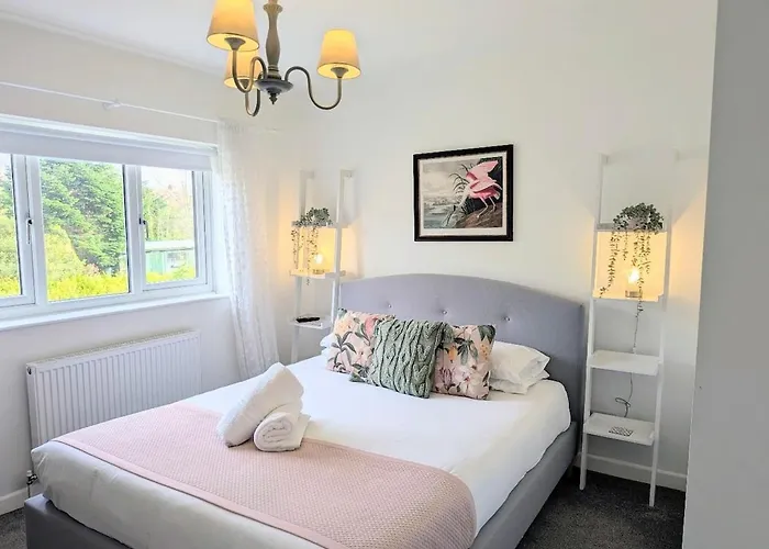 בית נופש The Willows With Parking *