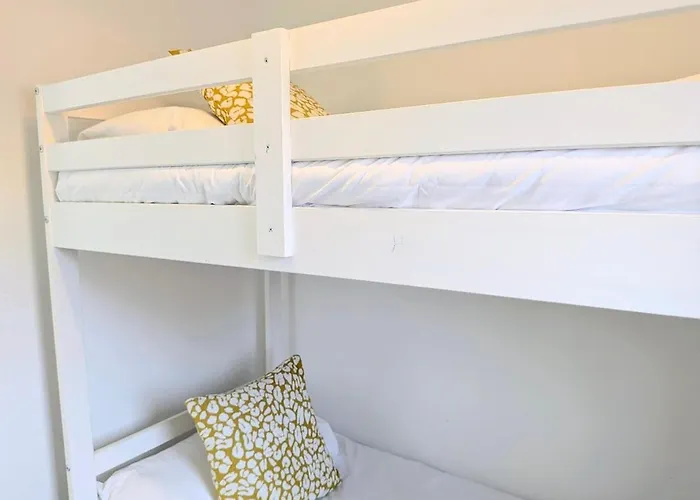 בית נופש The Willows With Parking