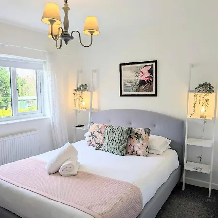 Holiday home The Willows With Parking *