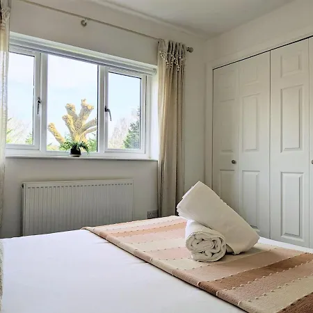 The Willows With Parking Holiday home *