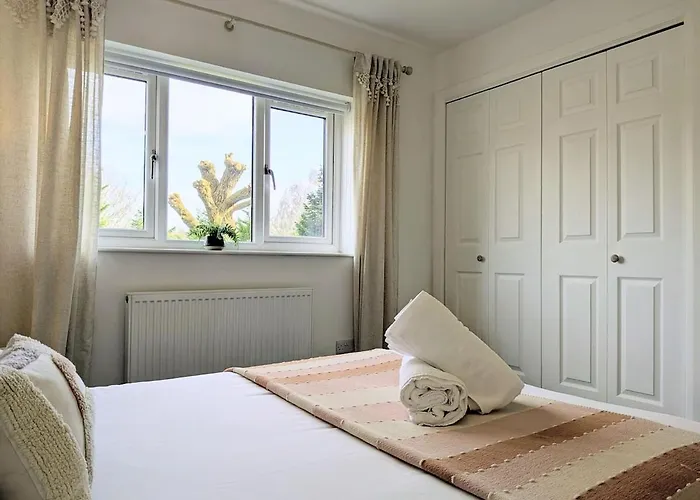 The Willows With Parking Holiday home *