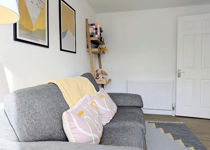 The Willows With Parking Holiday home