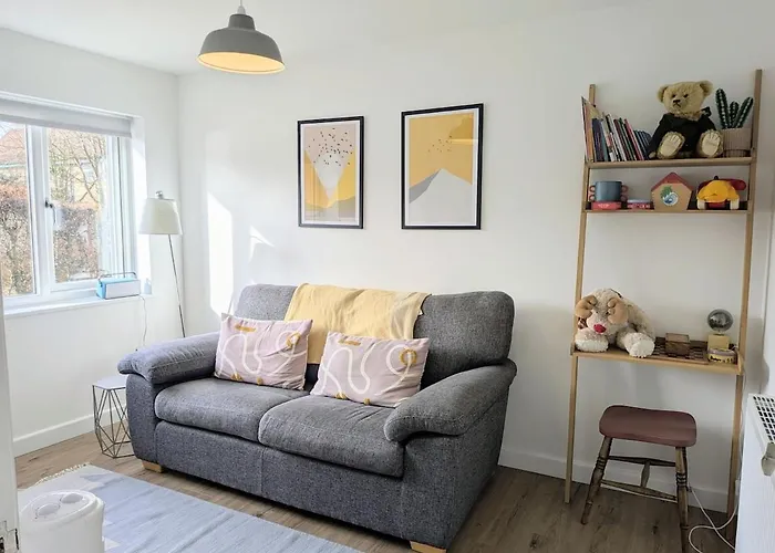 The Willows With Parking Holiday home