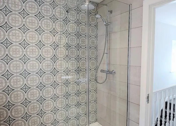 The Willows With Parking Holiday home *