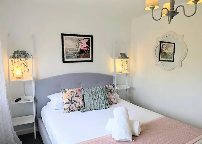 The Willows With Parking Holiday home *