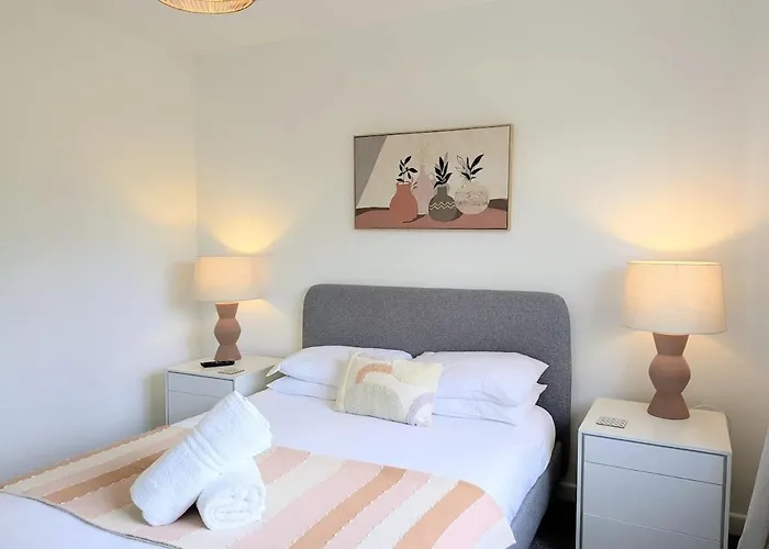 The Willows With Parking Holiday home York