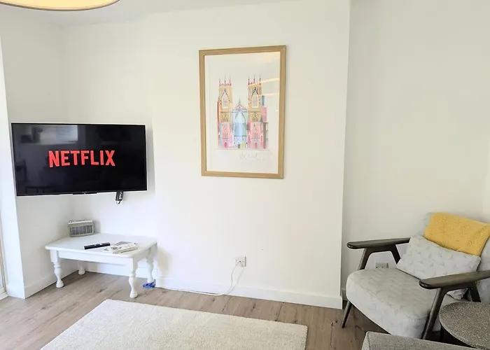 Holiday home The Willows With Parking *